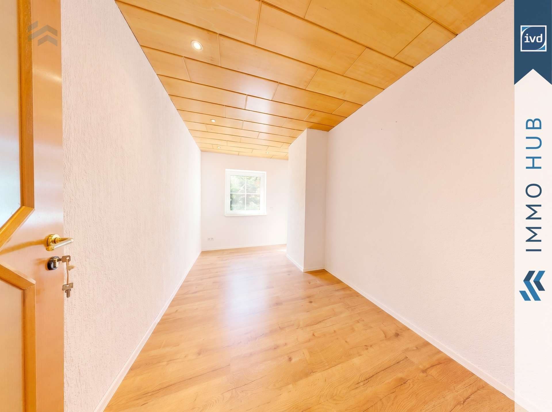 Großzügiges Zweifamilienhaus mit Einliegerwohnung, Pool und unverbaubarem Naturblick – Bild 5