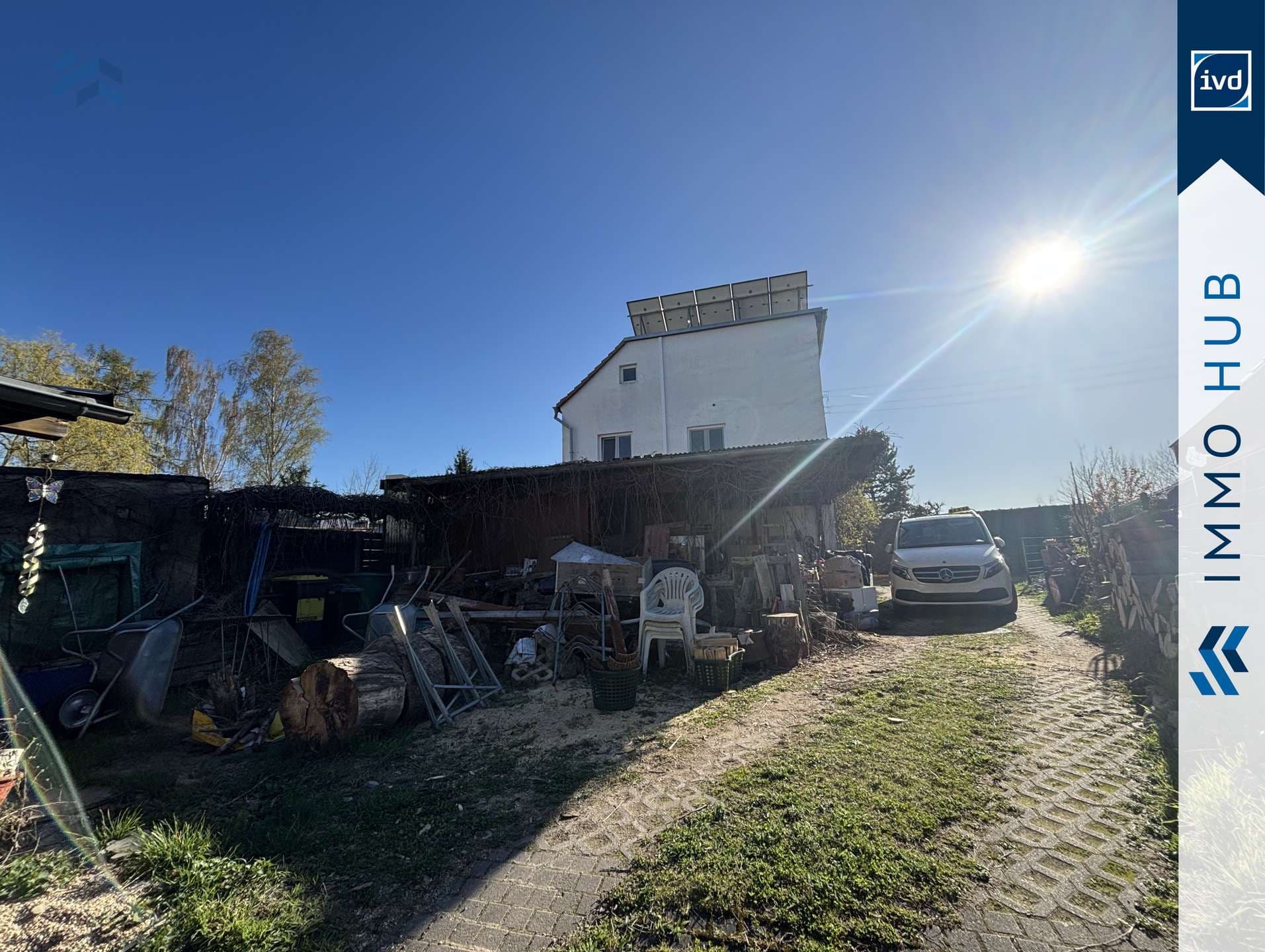 Garten mit Carport