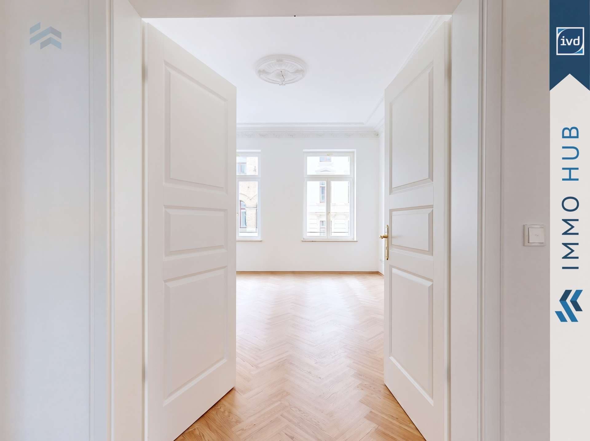 Flügeltür mit Blick in das Wohnzimer
