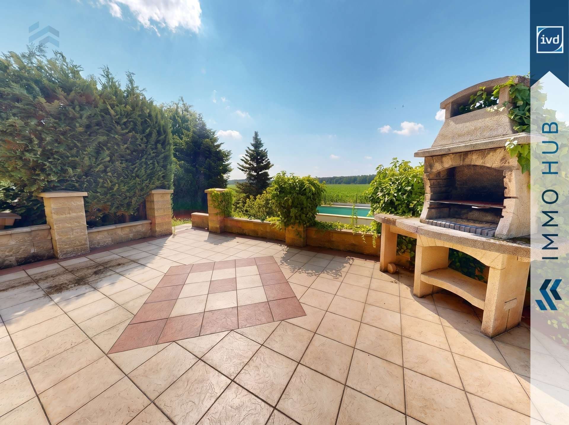 Großzügiges Zweifamilienhaus mit Einliegerwohnung, Pool und unverbaubarem Naturblick – Bild 10